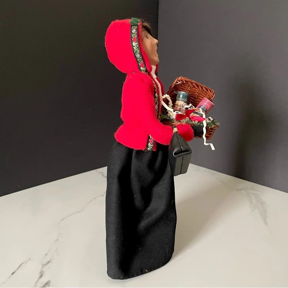 Traditional Shopper Woman with Basket - Caroler by Byers' Choice